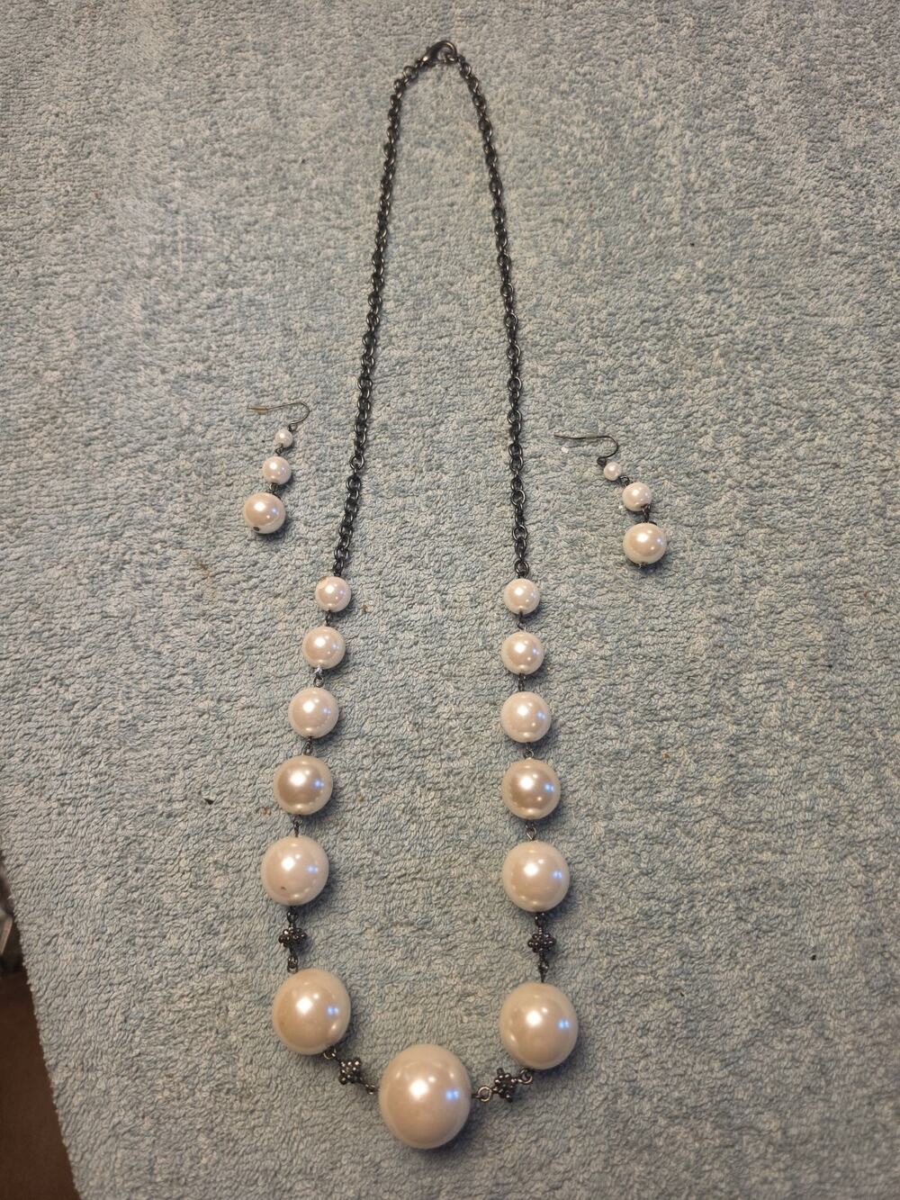 VINTAGE Faux Pearl Statement Necklace Earring Set Gunmetal Flower Bead Spacer